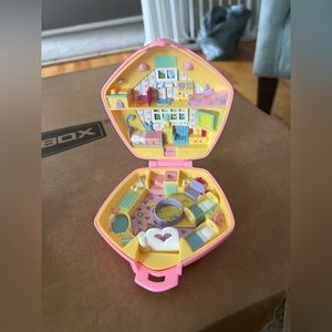 1992 Vintage Bluebird Polly Pocket Polly in the Nursery